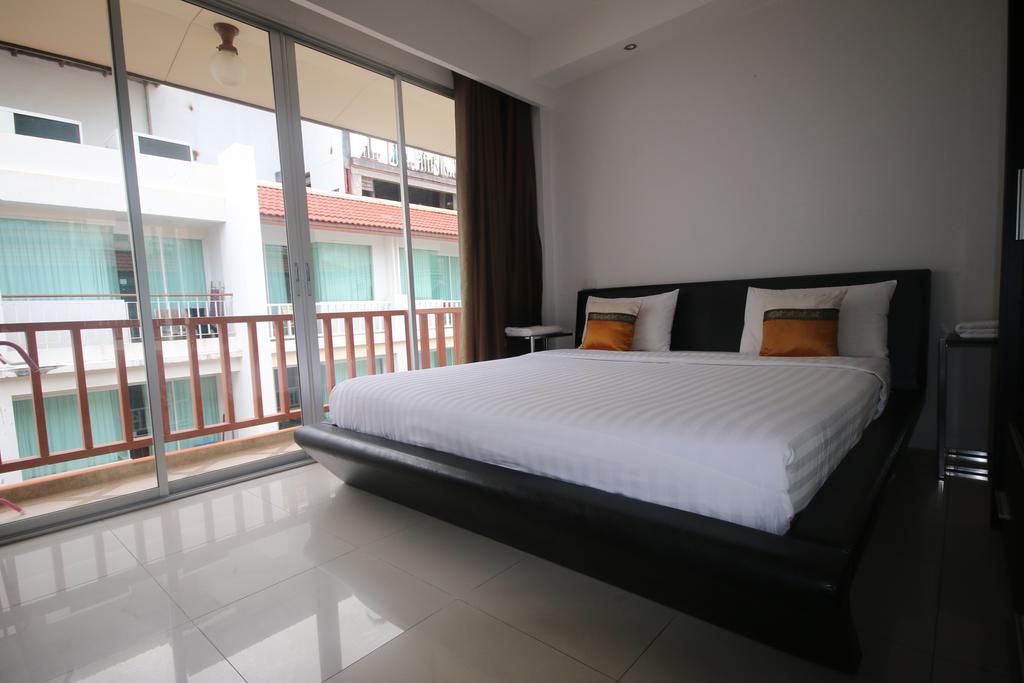 Orange Hotel Patong Bagian luar foto