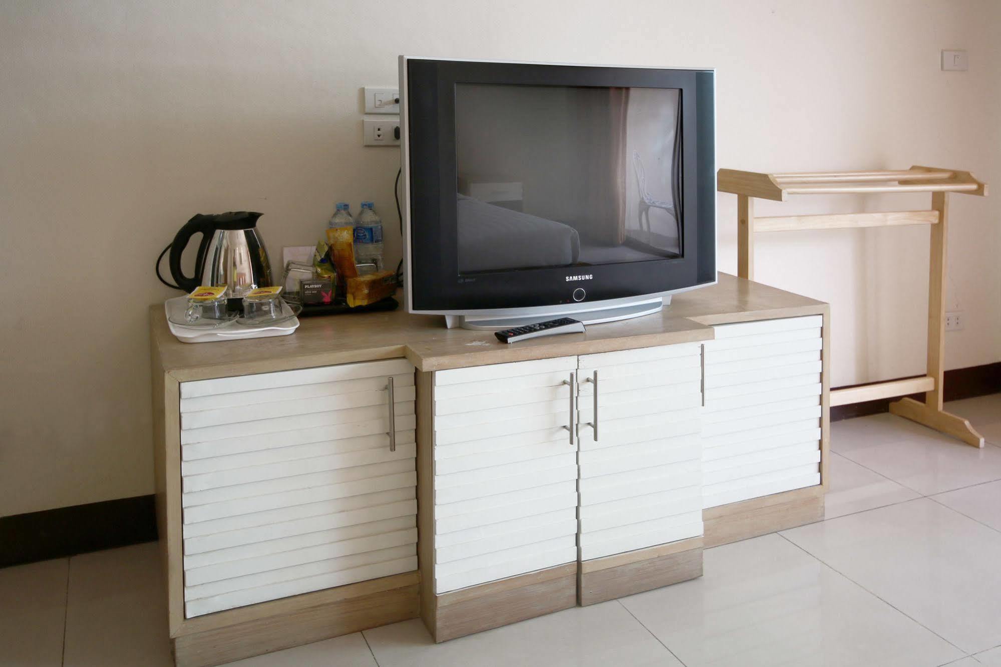 Orange Hotel Patong Bagian luar foto
