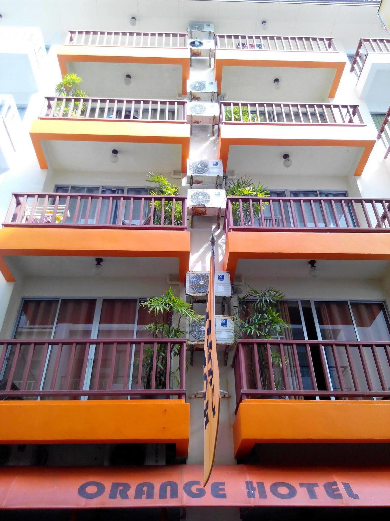 Orange Hotel Patong Bagian luar foto