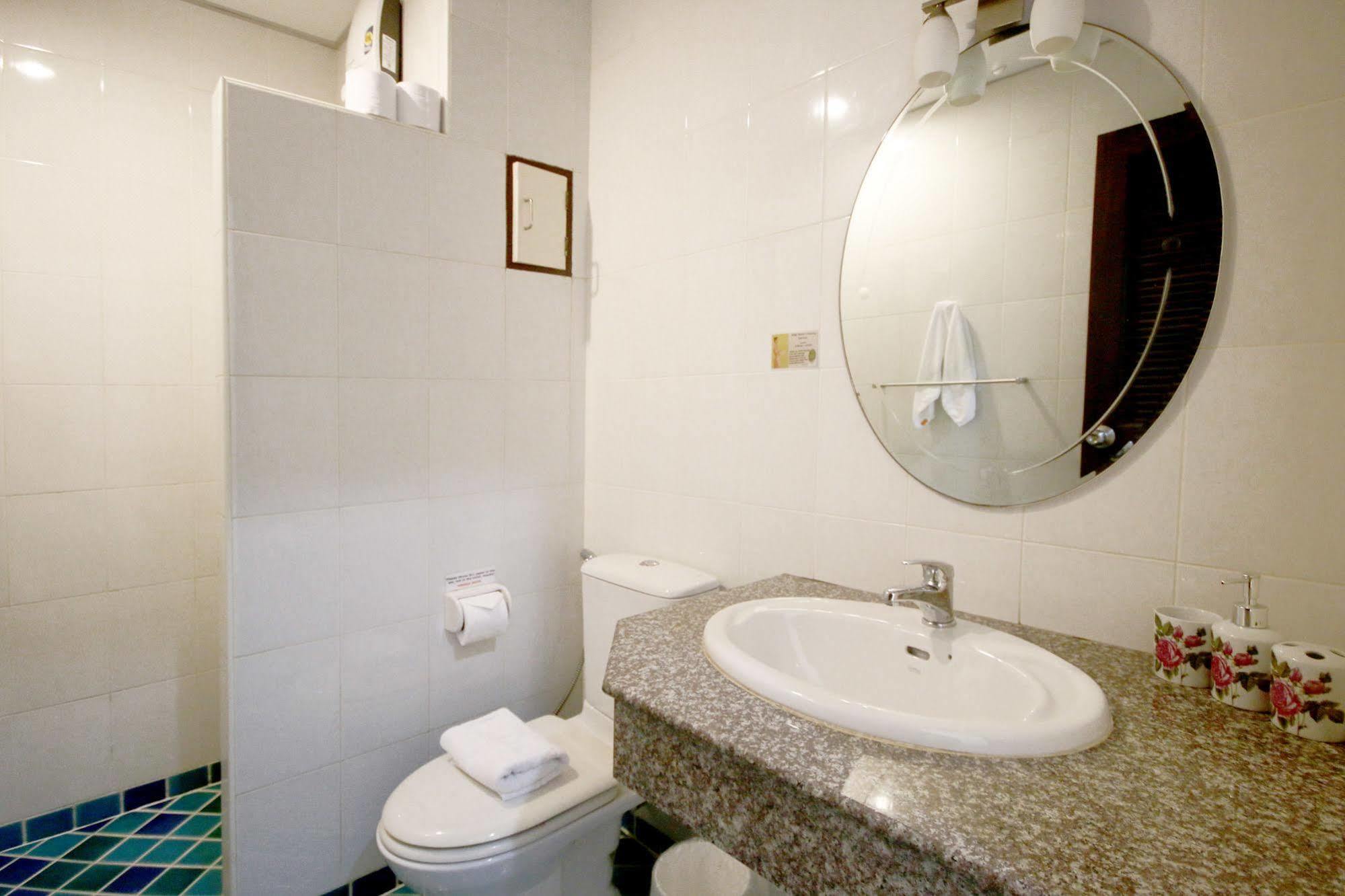 Orange Hotel Patong Bagian luar foto